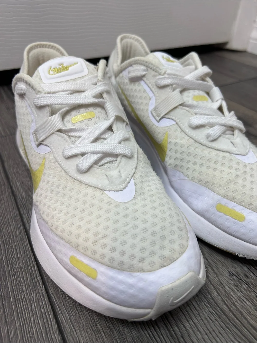 Nike In-Season TR 11 Training Shoes Cream Yellow Sneakers Women’s 10